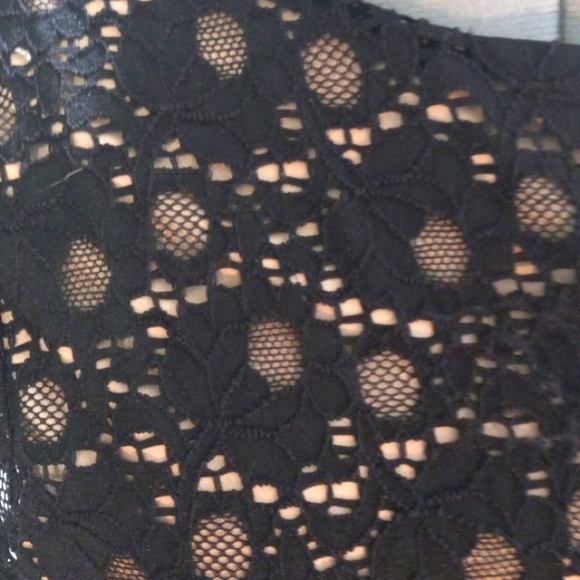 Alya Sz L, Lace backed Ruffle pendulum Top W/ Low V Back - Picture 3 of 7